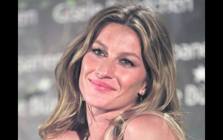 Lo mejor de la carrera de Gisele fue recopilado en un libro de edición especial. EFE / ARCHIVO