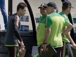 Juan Carlos Osorio dirigió su primer entrenamiento al frente de la Selección. AFP / O. Torres