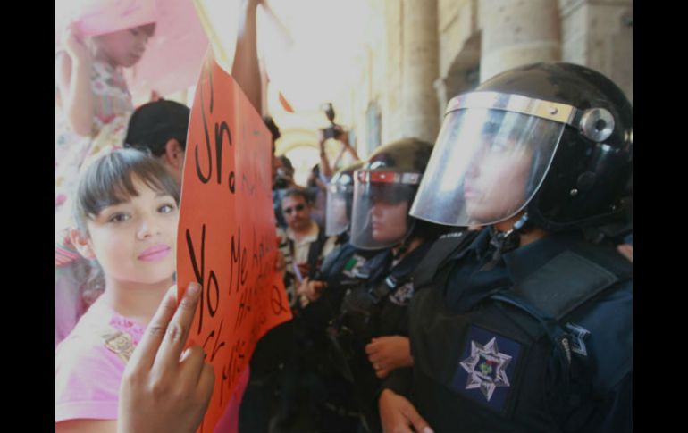 Los ambulantes se manifestaron afuera del  Palacio municipal. EL INFORMADOR / F. Atilano