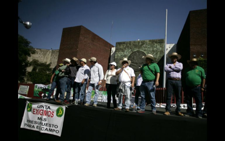 El contingente de los campesinos reemplazó al del CNTE, buscan mayor presupuesto para el campo. SUN / I. Stephens