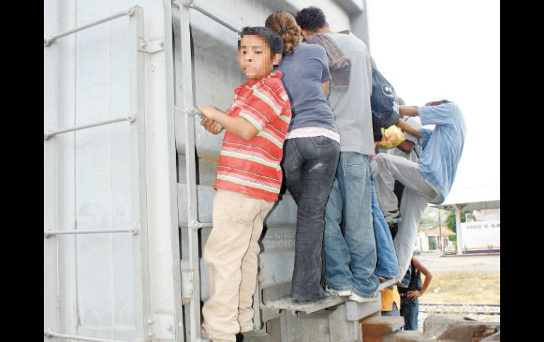 Los menores fueron rescatados cuando viajaban en un autobús en el municipio de Arriaga. SUN / ARCHIVO