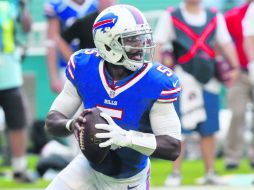 Tyrod Taylor está recuperado de su lesión y comandará el ataque de los Bills. AP /