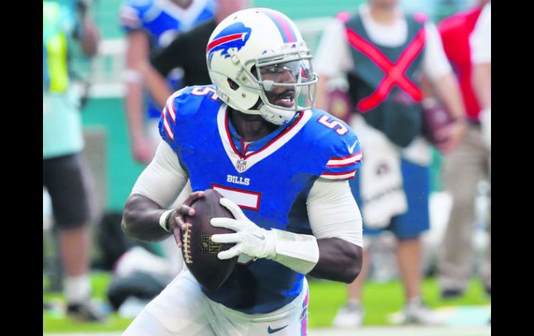 Tyrod Taylor está recuperado de su lesión y comandará el ataque de los Bills. AP /