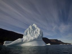 Si el glaciar llegara a derretirse por completo, los niveles del mar en todo el mundo subirían más de 46 centímetros. AP / ARCHIVO