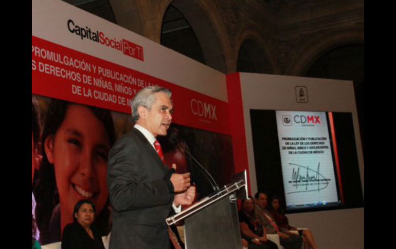 La Ley de los Derechos de Niñas, Niños y Adolescentes de la Ciudad de México entrará en vigor dentro 180 días. TWITTER / @ManceraMiguelMX