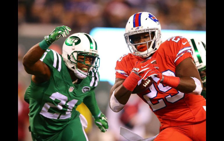 Karlos Williams #29 anota en el tercer cuarto del partido. AFP /