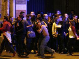 Varios tiroteos y explosiones ocurrieron este viernes en París, donde cientos de personas han perdido la vida. EFE / Y. Valat