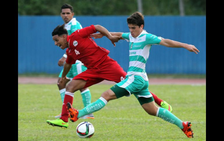 La selección cubana mostró mas ambición en el duelo disputado en el estadio Pedro Morrero. EFE / A. Ernesto