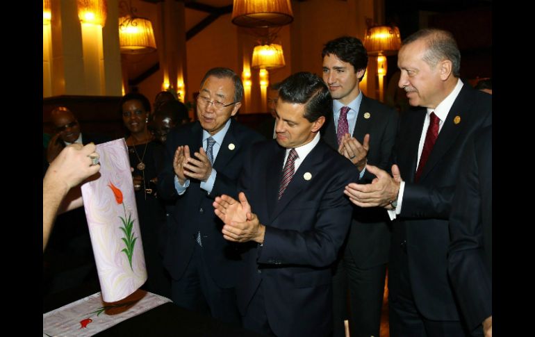 Justin Trudeau y Enrique Peña Nieto tendrán una comida esta tarde. EFE / K. Ozer