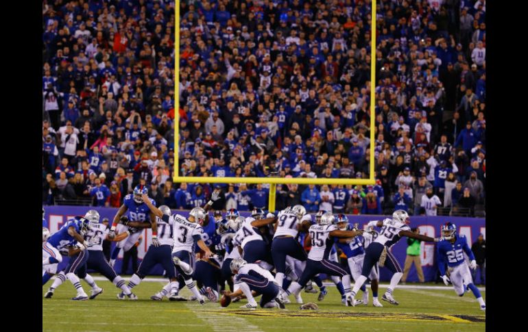 Gostkowski, máximo anotador de la NFL en las últimas tres temporadas, logró que su gol de campo decisivo entrase entre los dos postes. AFP / A. Bello