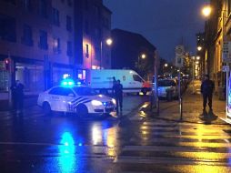 Policías patrullan el barrio Molenbeek, en Bruselas, considerado como un refugio yihadista. EFE / J. Ojeda