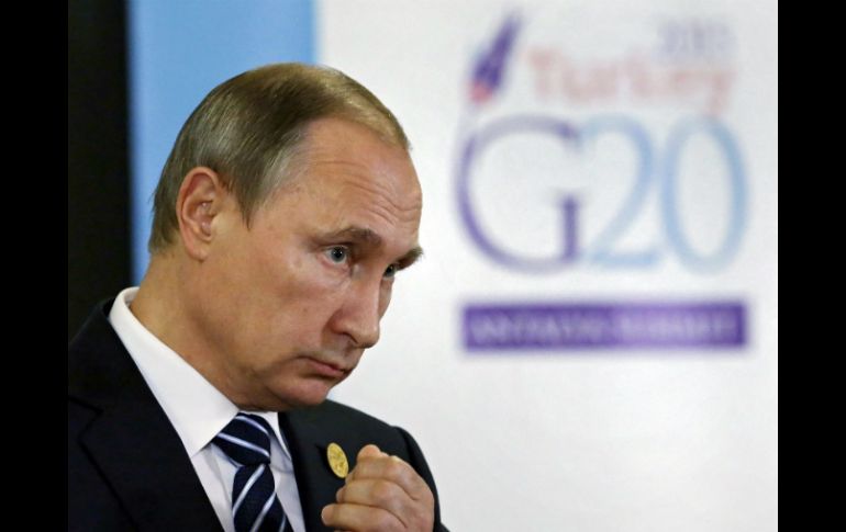 El presidente ruso, Vladimir Putin, durante una rueda de prensa con motivo de la décima Cumbre del G-20. EFE / Y. Kochetkov