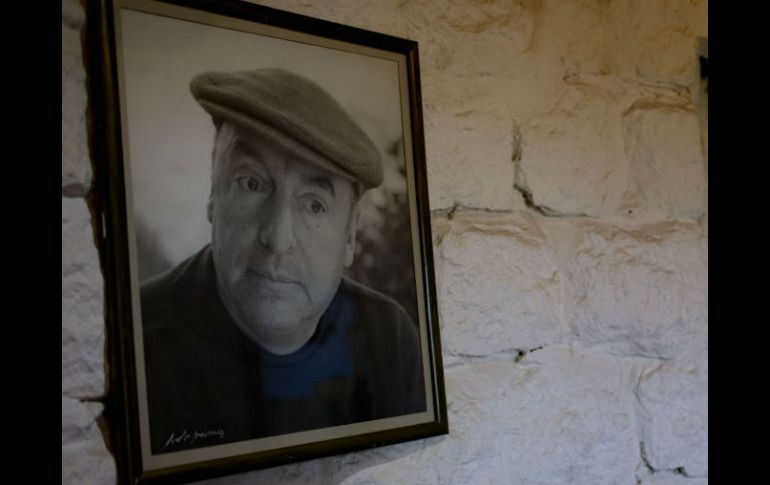 Pablo Neruda tenía 19 años cuando lo publicó; presuntamente vendió un reloj de su padre para hacerlo. AP / ARCHIVO