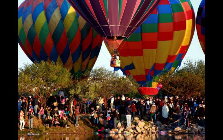 Los turistas aprovecharon el fin de semana largo para admirar a los globos. NTX / J. Pazos