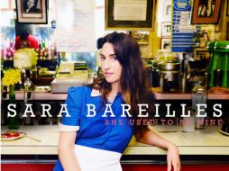 Bareilles adoraba el teatro musical pero tuvo que suprimir sus institntos de composición para ser más accesible al público masivo. TWITTER / @SaraBareilles