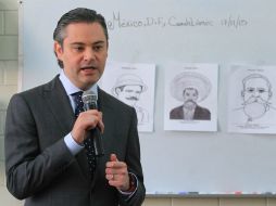 Aurelio Nuño Mayer recorre la primaria Francisco Giner de los Ríos. NTX / J. Espinosa