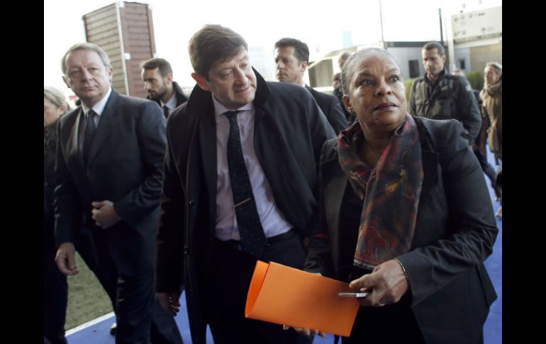 El ministro (cen) asistió al estadio londinense de Wembley para presenciar el partido amistoso entre Inglaterra y la selección gala. AFP / T. Samson