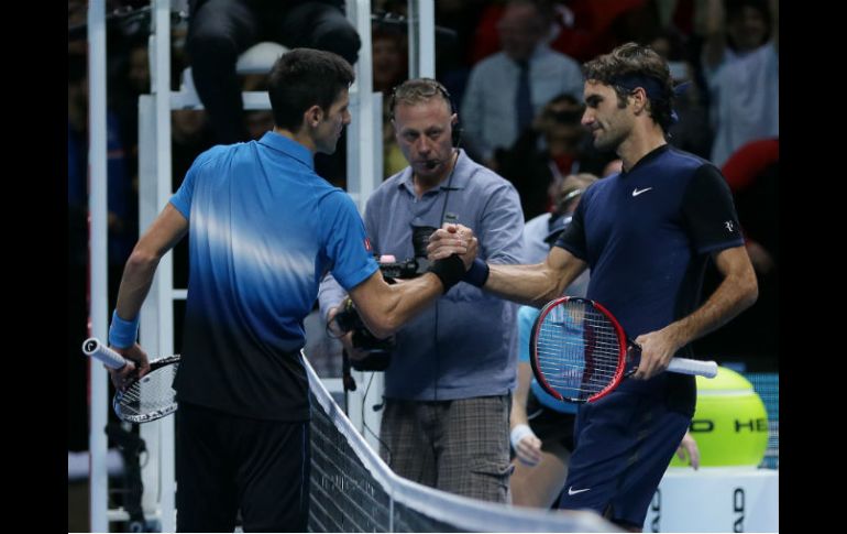 Djokovic (izq) deberá batir al checo Thomas Berdych el jueves para asegurarse el pase a la penúltima ronda. AFP / T. Ireland