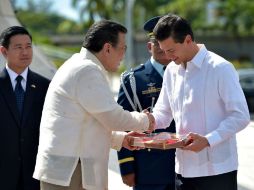 El Presidente Peña Nieto recibió las llaves de la ciudad de Manila de manos de su alcalde, Joseph E. Estrada. NTX /