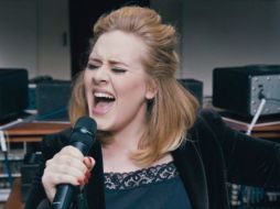 La artista londinense sacará al mercado este viernes un nuevo trabajo, '25'. TWITTER / @Adele