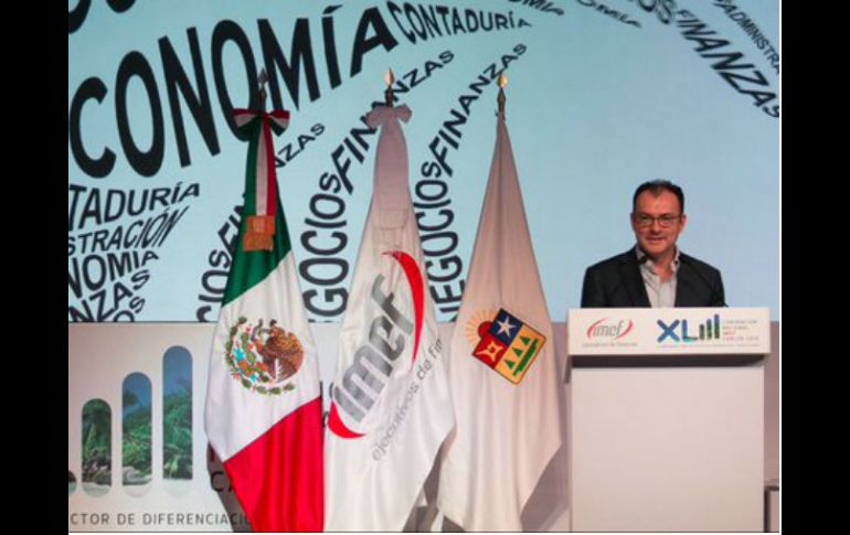 El titular de la SHCP, Luis Videgaray, participa en la XLIII Convención Nacional 2015 del IMEF. TWITTER / @IMEFOficial