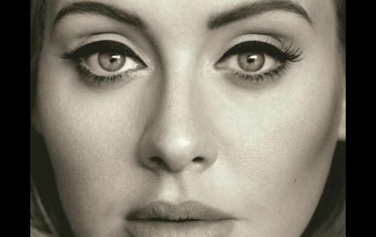 Adele es una de las pocas artistas capaces de alcanzar cifras de ventas dignas de los años ochenta y noventa. AP /