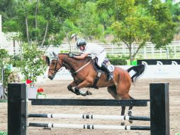 Leopoldo Salles Martín del Campo, a lomos de “Qat Kit”, es el binomio campeón de la prueba a 1.30 metros. EL INFORMADOR / P. Franco