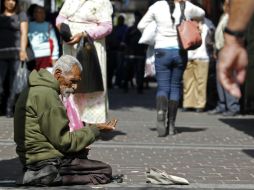 Es difícil para las autoridades establecer un número exacto de ancianos que piden limosna en la calle, incitados por sus parientes. EL INFORMADOR / A. Madera