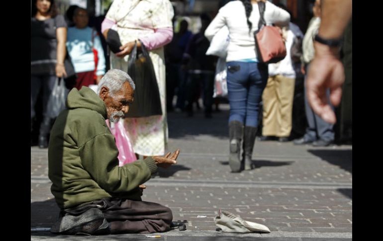 Es difícil para las autoridades establecer un número exacto de ancianos que piden limosna en la calle, incitados por sus parientes. EL INFORMADOR / A. Madera