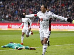 Al momento, con el segundo tiempo por jugar, ''Chicharito'' acumula 10 anotaciones en siete partidos con el Leverkusen. AP / M. Probst