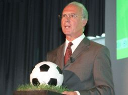 Para Beckenbauer, el origen de sus problemas con la Federación Alemana de Futbol es no haber leído los documentos que firmaba. EL INFORMADOR / ARCHIVO