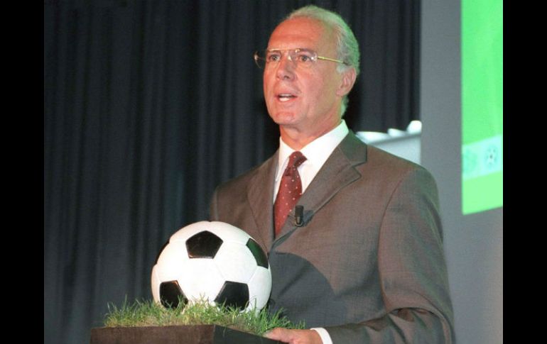 Para Beckenbauer, el origen de sus problemas con la Federación Alemana de Futbol es no haber leído los documentos que firmaba. EL INFORMADOR / ARCHIVO