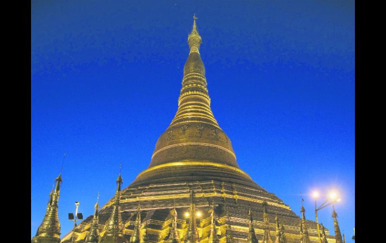 Pagoda de Shwedagon. Uno de los principales centros de oración budista en el mundo. ESPECIAL / R. Gacad