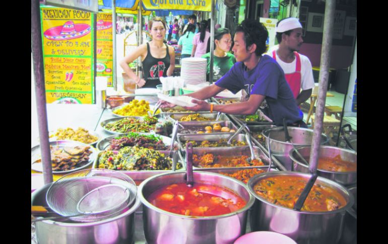 Los puestos callejeros de Bangkok, todo un rompecabezas  de sabores, texturas y olores. ESPECIAL / Flikr