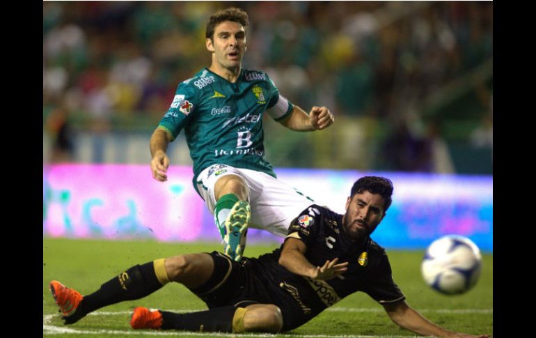 Con dos goles de Mauro Boselli y uno de Carlos Peña, el cuadro del Bajío cierra de gran forma rumbo a la Liguilla. AFP / V. Straffon