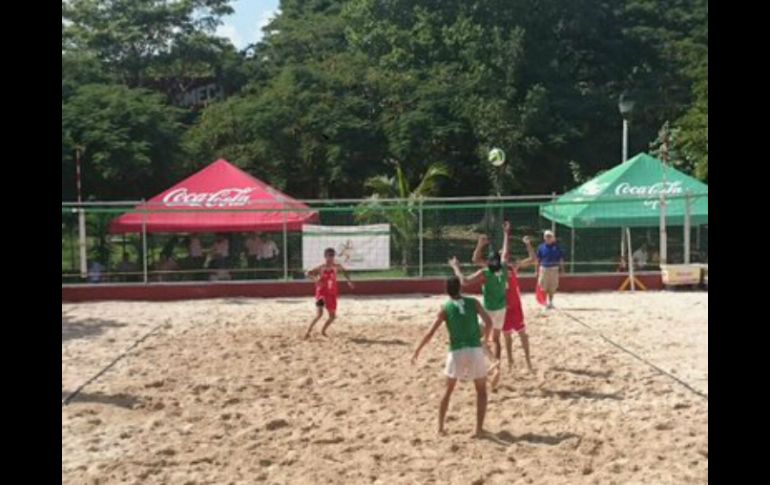 Stephens y Romero pertenecen a la selección de voleibol de sala que representó a México en los JEDECAC. TWITTER / @Conade