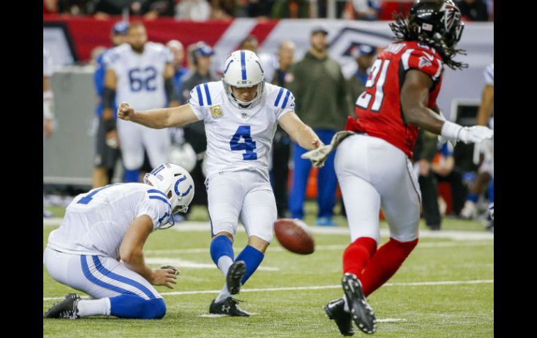 Adam Vinatieri convirtió un gol de campo de 43 yardas a 52 segundos del final. AP / E. Lesser