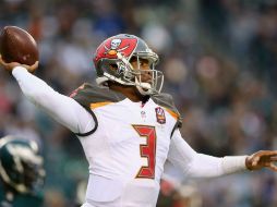 Jameis Winston empató un récord de novato con cinco pases de anotación. AFP / Elsa