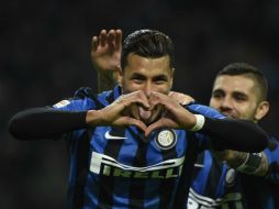 El colombiano Jeison Murillo celebra su gol; la victoria deja al Inter como líder de la Serie A. AFP / O. Morín