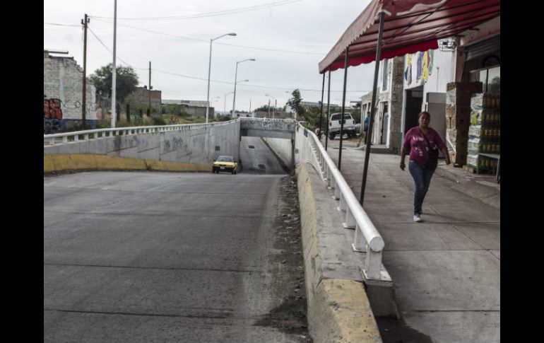 Así luce la zona, una de las áreas más conflictivas en las que convergen toda clase de automotores, personas y el tren. EL INFORMADOR / R. Tamayo