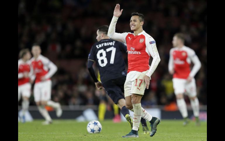 A falta de poco más de 20 minutos para el final el Arsenal mató el partido con gol de Alexis, que suma nueve tantos en la temporada. AP / T. Ireland