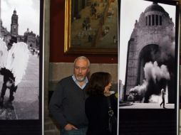 Las fotografías abarcan un siglo y el texto propone un discurso visual en torno a la Ciudad de México. NTX / P. Sánchez