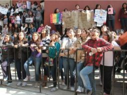 Los fans hicieron escuchar sus porras a la boy band británica, que hoy se presenta en los Premios Telehit. SUN / J. Boites