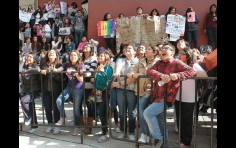 Los fans hicieron escuchar sus porras a la boy band británica, que hoy se presenta en los Premios Telehit. SUN / J. Boites