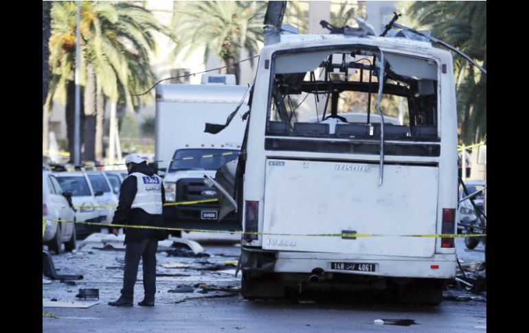 El décimotercer cuerpo encontrado en la escena del ataque, corresponde al terrorista, identificado como Houssem Ben Hedi de 26 años. EFE / M. Messara