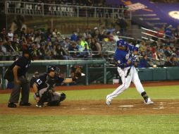 Japhet Amador conectó jonrón en el tercer inning, el número 12 para su cuenta personal en lo que va de la campaña. EL INFORMADOR / M. Vargas