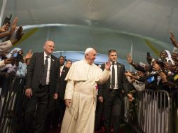 El Papa Francisco urgió a usar la educación para transformarla en una 'cultura del cuidado'. AFP /