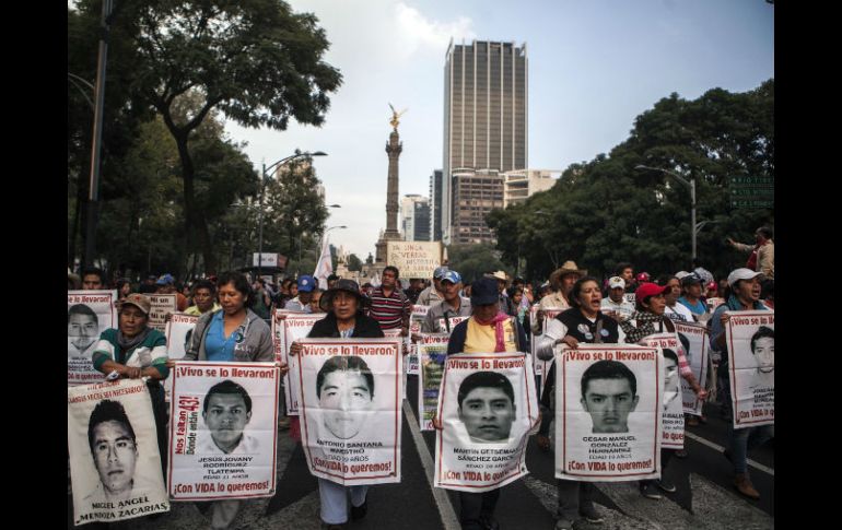 Los padres de los 43 normalistas visitarán la UNAM y la UAM. SUN / C. Rogel