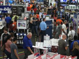 Comercios han dado a los consumidores buenas razones para iniciar sus compras navideñas con anticipación. AP / ARCHIVO