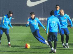 Los jugadores del FC Barcelona, Leo Messi (i), Marc Bartra (c) y Javier Mascherano (d), entre otros. EFE / A. García